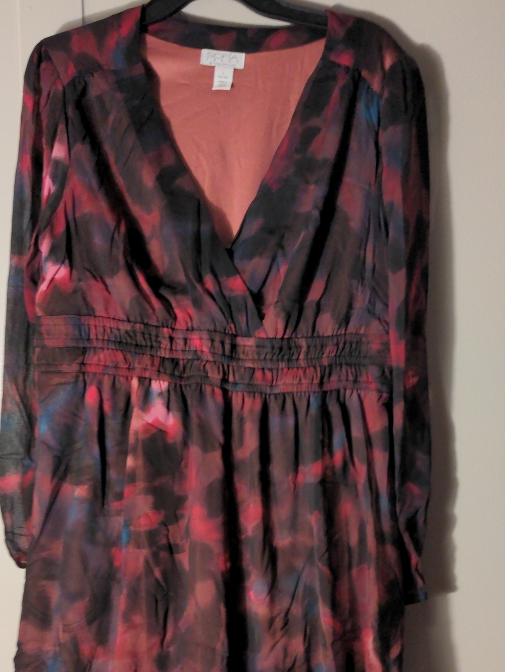 sofia by sofia vergara Long Sleeve V-Neck Dress in Black and Red